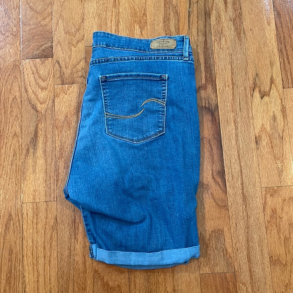 Levi’s Signature Woman’s Jean Shorts Size 20 Stretch Blue